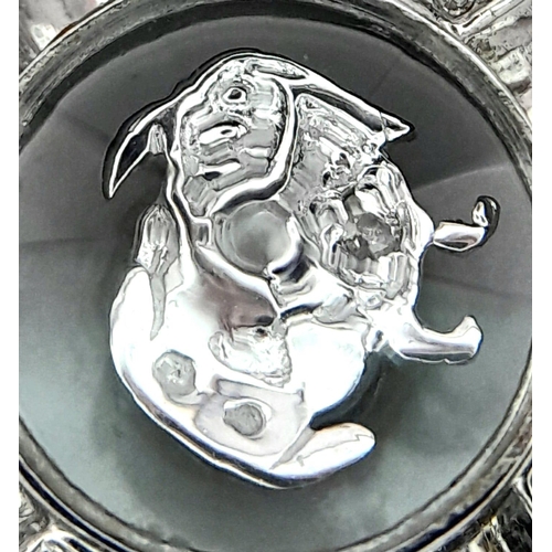 260 - A VERY CUTE 18K WHITE GOLD DIAMOND SET PENDANT WITH SPINNING DOG IN THE CENTRE! 2.2G. 2CM.