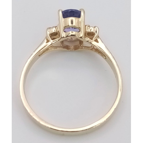 291 - A 14K YELLOW GOLD DIAMOND & BLUE STONE RING -(PROBABLY) TANZANITE. 1.9G. SIZE L.