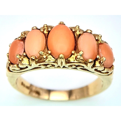 313 - A 9K YELLOW GOLD CORAL 5 STONE RING. 4G. SIZE O.