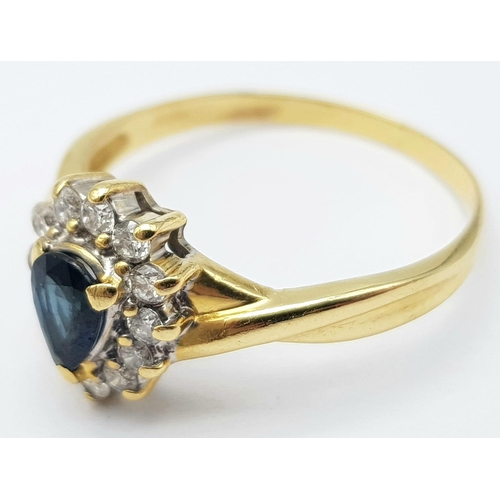 289 - AN 18K YELLOW GOLD DIAMOND & SAPPHIRE PEAR SHAPED CLUSTER RING. 3.2G. SIZE R.