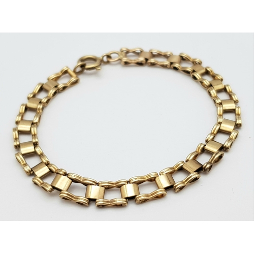 317 - A 16cms SQUARE LINK BRACELET IN 9K GOLD .  5.8gms