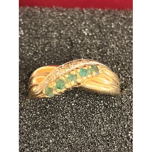 7 - 9 carat GOLD RING Set with DIAMONDS and EMERALDS  in a crossover style Mount. Full UK hallmark. Comp... 