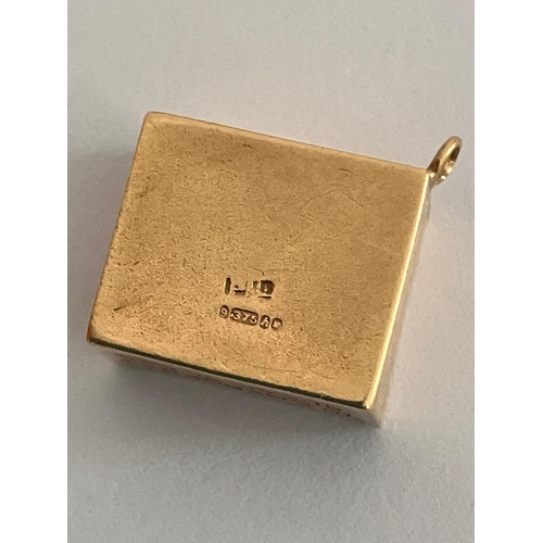 237 - Vintage 9 carat GOLD CHARM, Consisting a 10 SHILLING NOTE folded inside a GOLD  case. 2.3 Grams.