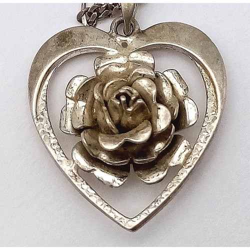 1392 - A vintage sterling silver floral heart pendant on 925 silver figaro chain. Total weight 6.5G. Total ... 