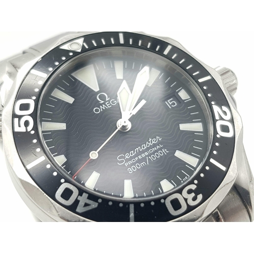 128 - An Omega Seamaster Professional Quartz Gents Watch. Model 22625000. Calibre - 1538 - Manufactured ea... 