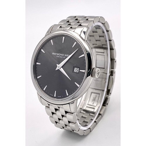 234 - A Classic Raymond Weil Geneve Quartz Gents Watch. Stainless steel bracelet and case - 39mm. Silver t... 