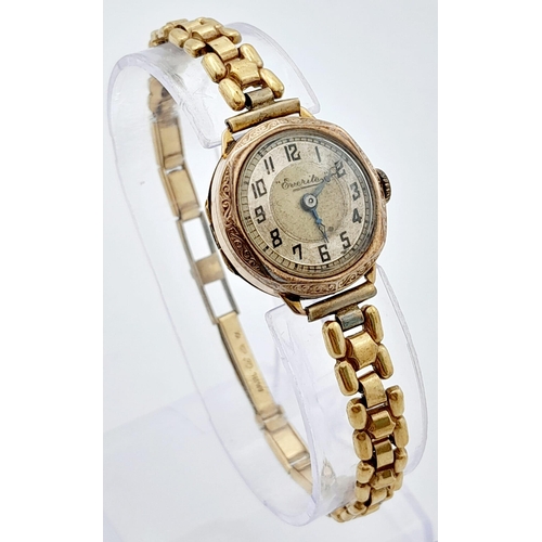 428 - A Vintage 9K Gold Cased Everite Ladies Watch. Gold plated bracelet. 9K gold case - 21mm. Patinaed di... 