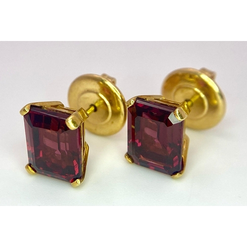 540 - A Pair of 18K Yellow Gold and Alexandrite Earrings. Emerald cut alexandrite - 5ctw. 5.7g total weigh... 