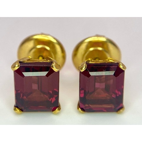 540 - A Pair of 18K Yellow Gold and Alexandrite Earrings. Emerald cut alexandrite - 5ctw. 5.7g total weigh... 