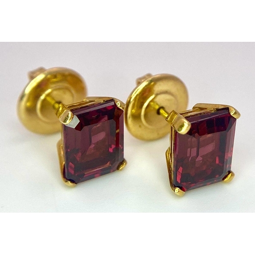 540 - A Pair of 18K Yellow Gold and Alexandrite Earrings. Emerald cut alexandrite - 5ctw. 5.7g total weigh... 