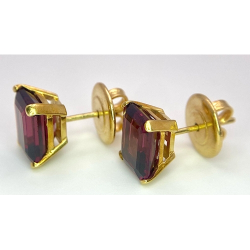 540 - A Pair of 18K Yellow Gold and Alexandrite Earrings. Emerald cut alexandrite - 5ctw. 5.7g total weigh... 