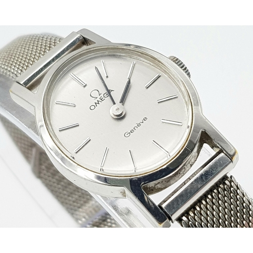 183 - A Classic Omega Geneve Quartz Ladies Watch. Stainless steel bracelet and case - 21mm. Silver tone di... 