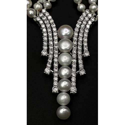 104 - A magnificent necklace with three graduating rows of natural white mature pearls for the South Seas,... 