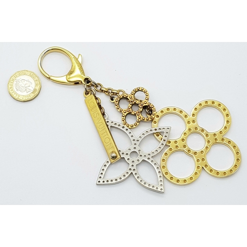 171 - A Louis Vuitton Bijoux Sac Tapage Charm/Key Ring. Gold and silver-toned hardware with iconic LV shap... 