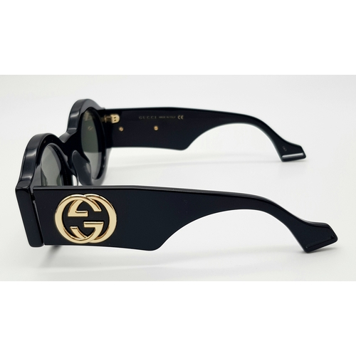 192 - A Pair of Gucci Black Round Sunglasses. Gold-toned GG logos to sides. Thick frames. Comes with case ... 