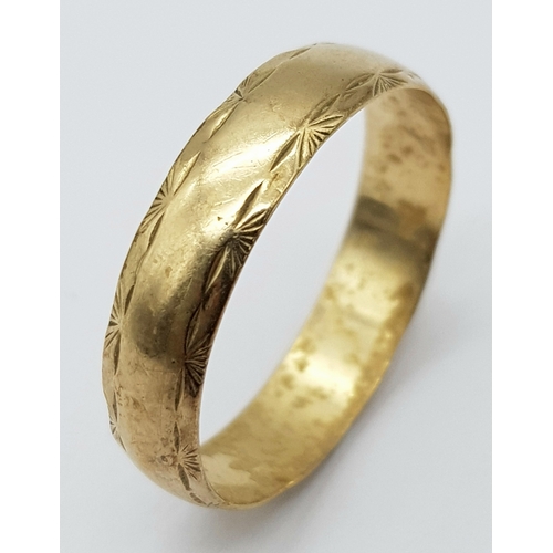 414 - A Vintage 9K Yellow Gold Band Ring. 5mm. 2.4g weight.