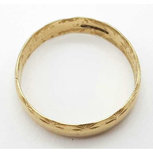 414 - A Vintage 9K Yellow Gold Band Ring. 5mm. 2.4g weight.