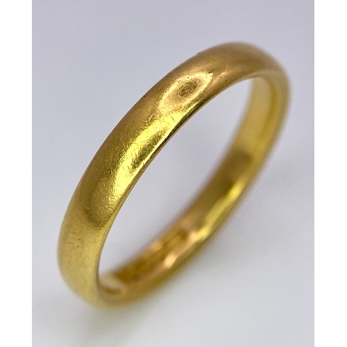 429 - A Vintage 22K Yellow Gold Band Ring. 3mm. 3.6g. Full UK hallmarks.