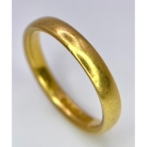 429 - A Vintage 22K Yellow Gold Band Ring. 3mm. 3.6g. Full UK hallmarks.