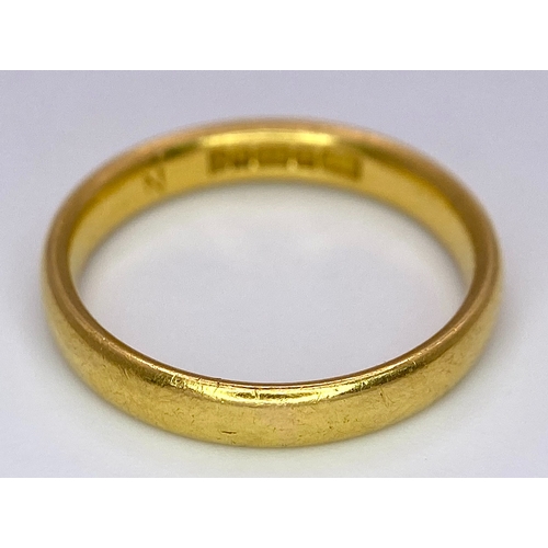 429 - A Vintage 22K Yellow Gold Band Ring. 3mm. 3.6g. Full UK hallmarks.