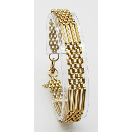 85 - A 9K Yellow Gold Gate Bracelet with Heart Clasp. 16cm. 10g