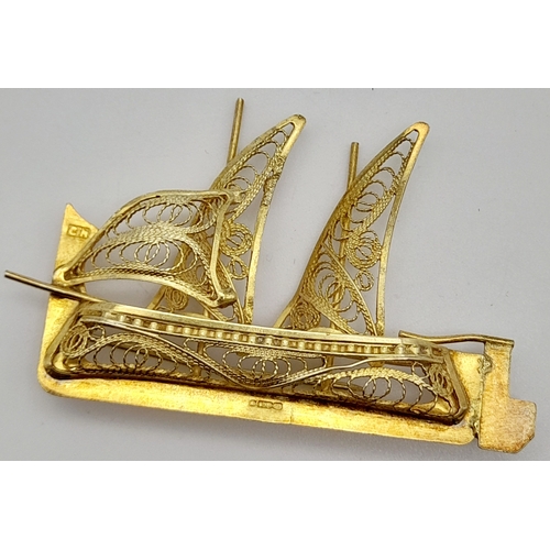 534 - A Gilded 925 Silver Boat Brooch. Filigree and pierced decoration. 5cm.