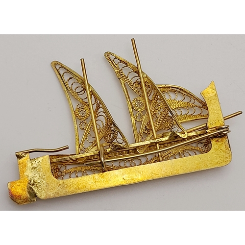 534 - A Gilded 925 Silver Boat Brooch. Filigree and pierced decoration. 5cm.