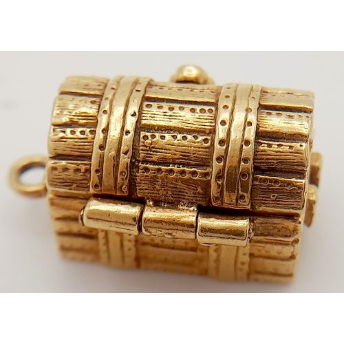 113 - A 9K YELLOW GOLD TREASURE CHEST CHARM, WHICH OPENS TO REVEAL THE TREASURE INSIDE. 2cm length, 6.5g w... 