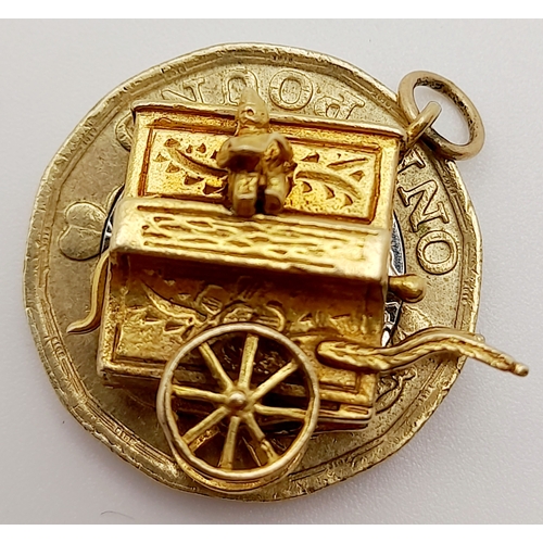 134 - A 9K YELLOW GOLD ORGAN GRINDER AND MONKEY CHARM WITH MOVING PARTS. 2.2cm x 2.5cm, 5.2g weight. Ref: ... 