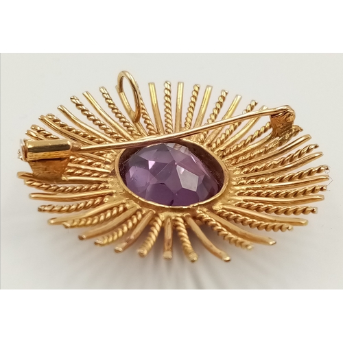 218 - A 16K (TESTED AS) YELLOW GOLD STARBURST DESIGN BROOCH ALSO WITH PENDANT BAIL, SET WITH A 2CM X 1.5CM... 