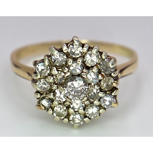 285 - A 9K YELLOW GOLD DIAMOND CLUSTER RING. 0.50CT. 2.4G. SIZE M.