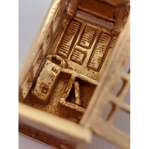 295 - A 9K YELLOW GOLD LONDON PHONE BOX CHARM, WHICH OPENS. 2.3cm length, 3.1g weight. Ref: SC 8016