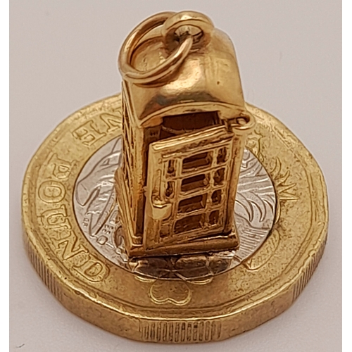 295 - A 9K YELLOW GOLD LONDON PHONE BOX CHARM, WHICH OPENS. 2.3cm length, 3.1g weight. Ref: SC 8016