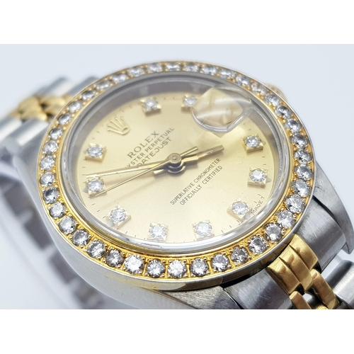 358 - THE CLASSIC LADIES ROLEX BI-METAL OYSTER PERPETUAL DATEJUST WATCH IN VERY GOOD CONDITION HAVING A DI... 