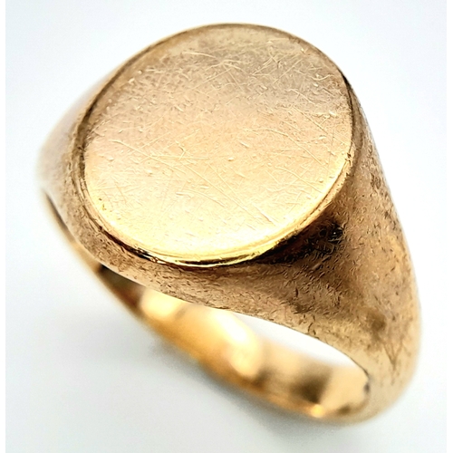 436 - An attractive 9 K yellow gold cygnet ring, size: X1/2, weight; 11.7 g.