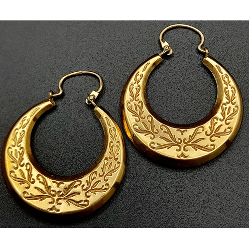 498 - A 9ct Yellow Gold Patterned Hoops, 2.8g weight, approx 32mm x 25mm.

ref: TJ08