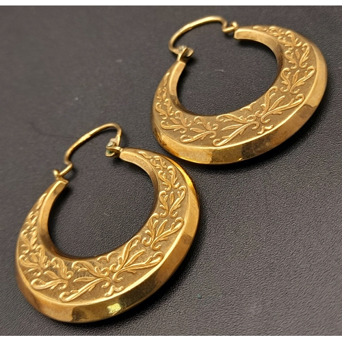 498 - A 9ct Yellow Gold Patterned Hoops, 2.8g weight, approx 32mm x 25mm.

ref: TJ08