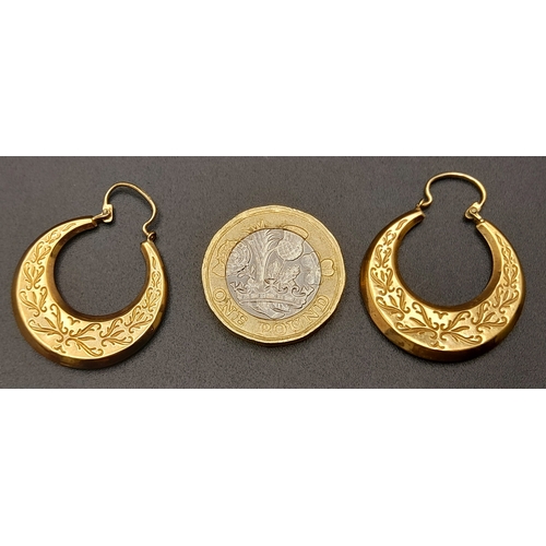 498 - A 9ct Yellow Gold Patterned Hoops, 2.8g weight, approx 32mm x 25mm.

ref: TJ08