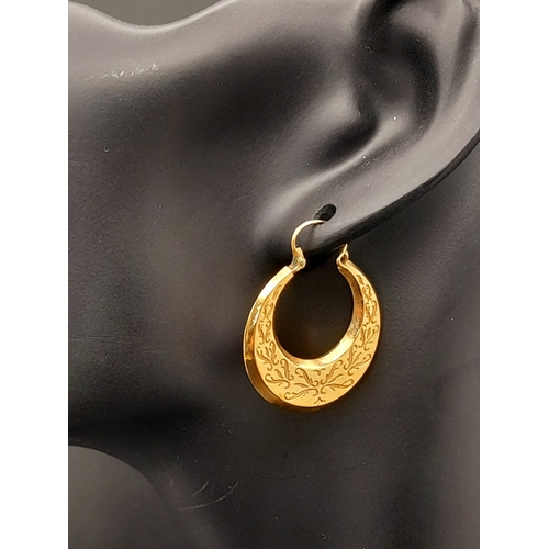 498 - A 9ct Yellow Gold Patterned Hoops, 2.8g weight, approx 32mm x 25mm.

ref: TJ08