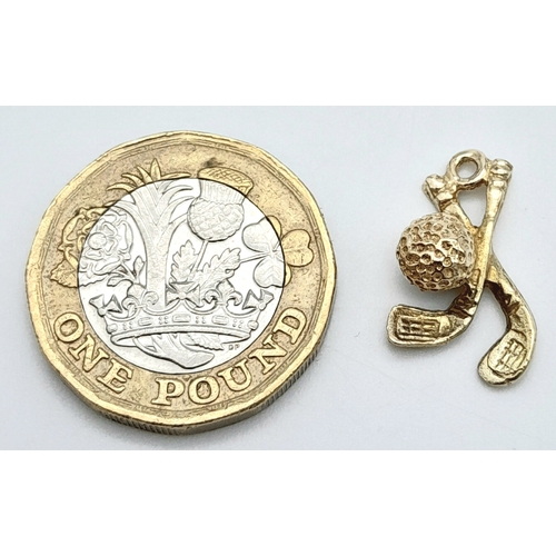 537 - A 14K YELLOW GOLD GOLF CLUBS CHARM. 1.9cm length, 2g weight. Ref: SC 8055