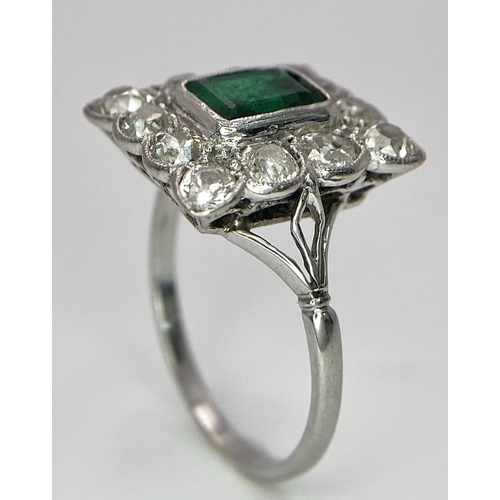 116 - AN 18K WHITE GOLD (TESTED) EDWARDIAN OLD CUT DIAMOND AND EMERALD CLUSTER RING. 1.20CT OF OLD CUT DIA... 