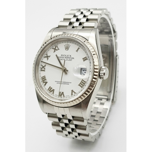 256 - A ROLEX OYSTER PERPETUAL DATEJUST GENTS WATCH IN STAINLESS STEEL WITH WHITE DIAL AND ROMAN NUMERALS ... 