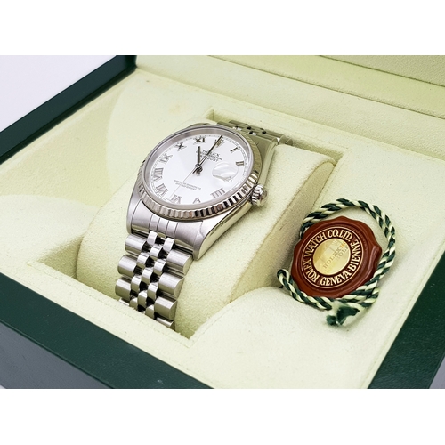 256 - A ROLEX OYSTER PERPETUAL DATEJUST GENTS WATCH IN STAINLESS STEEL WITH WHITE DIAL AND ROMAN NUMERALS ... 