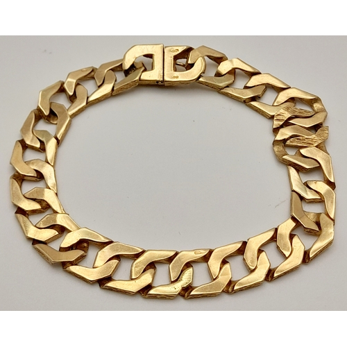 466 - A 9 K yellow gold chain bracelet with a 