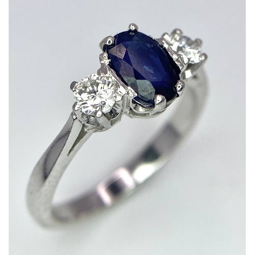 33 - AN 18K WHITE GOLD, DIAMOND AND SAPPHIRE 3 STONE RING. OVAL BLUE SAPPHIRE - 0.75CT AND 0.30CT OF ROUN... 