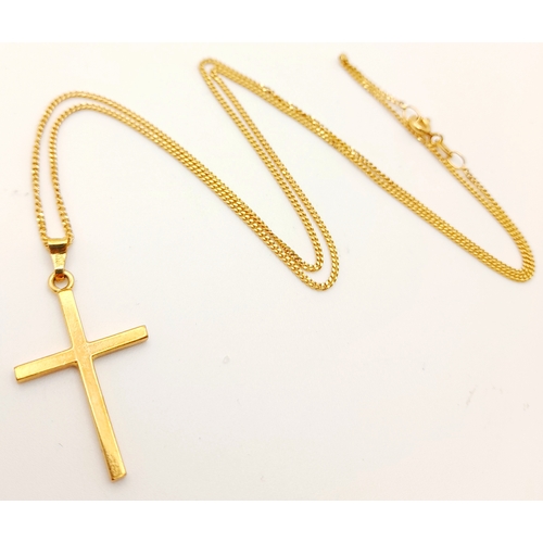 379 - A 9 K yellow gold chain necklace with a cross pendant, chain length: 50 cm, cross height: 33 mm, tot... 