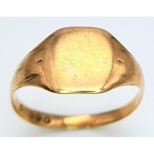 401 - A 9 K yellow gold cygnet ring , size: Q, weight: 2.3 g.