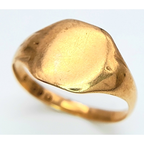 401 - A 9 K yellow gold cygnet ring , size: Q, weight: 2.3 g.