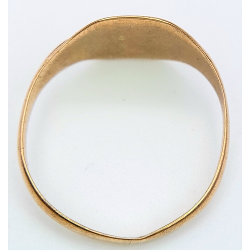 401 - A 9 K yellow gold cygnet ring , size: Q, weight: 2.3 g.