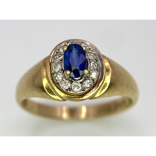 320 - A 9K YELLOW GOLD, DIAMOND AND SAPPHIRE RING. 2.7G. SIZE N.